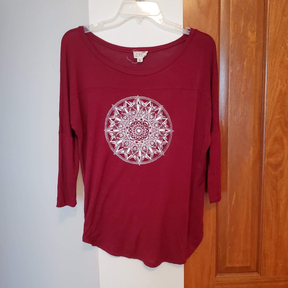 LA Hearts. Size extra small. oversized maroon 3/4 sleeve shirt. white design